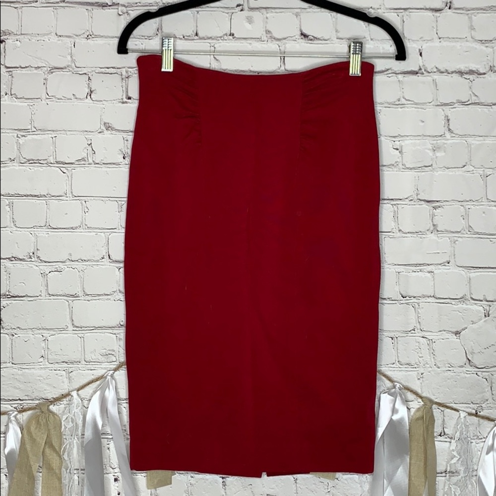 Bebe Skirt Red size 6